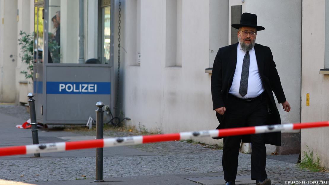 Polizeiabsperrung am 18. Oktober nach einem Angriff mit Molotow-Cocktails auf eine Synagoge in Berlin.