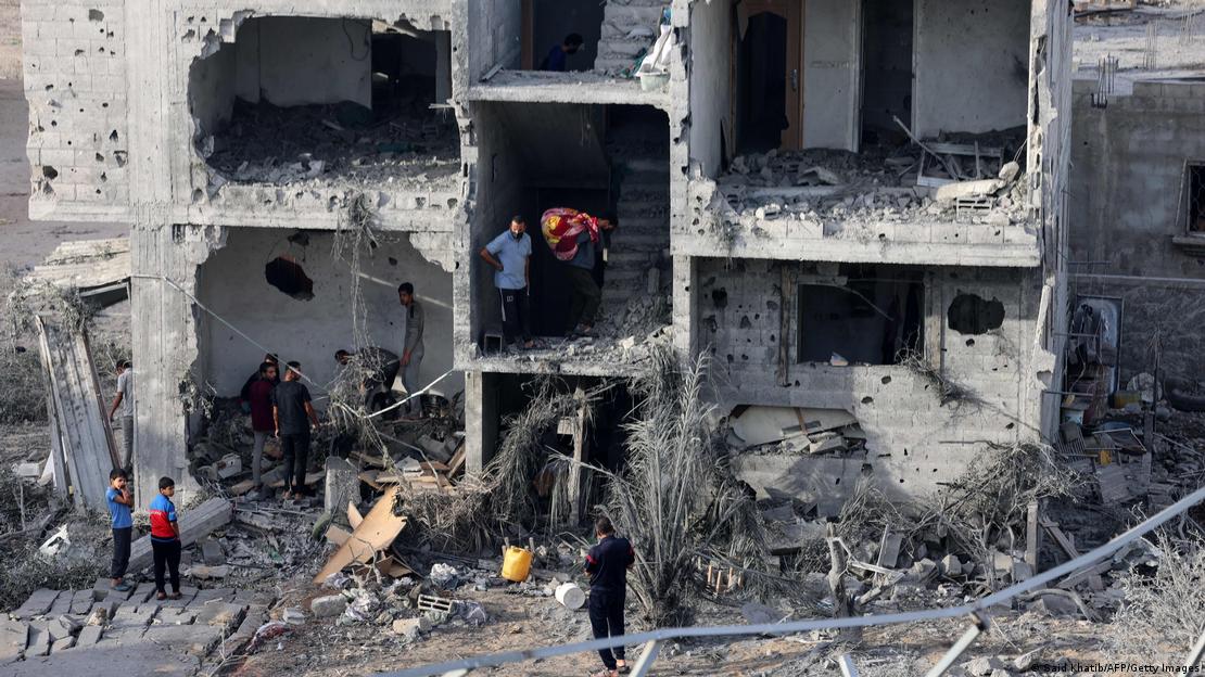 Zerstörte Gebäude nach israelischen Angriffen auf Ziele in Rafah im südlichen Gazastreifen (Aufnahme vom 11.11.2023