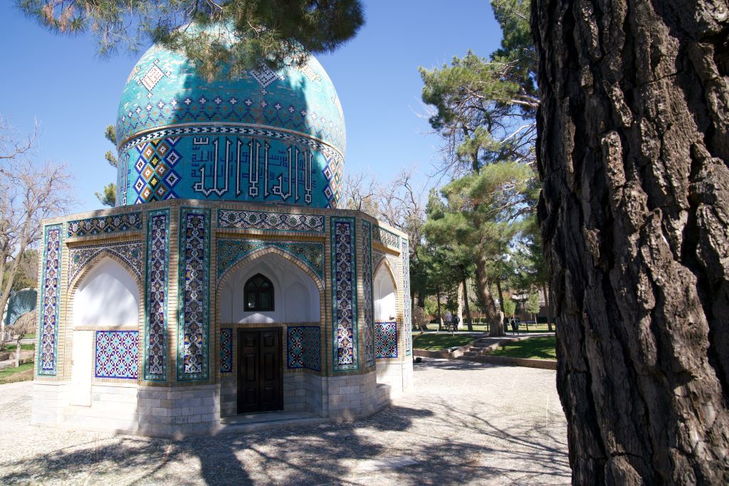 صورة من: Marian Brehmer - ضريح فريد الدين العطار في نيشابور، إيران. Mausoleum von Attar in Neyschabur, Iran