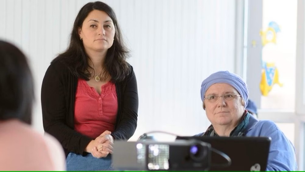 Rabeya Müller (rechts) mit Lamya Kaddor in einem Seminar zur Islamismus-Prävention 2017.