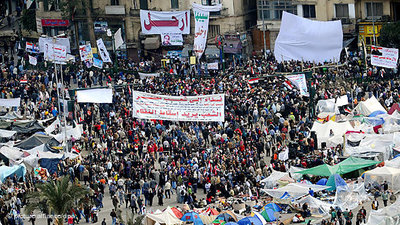 Protestors in Tahrir Square (photo: picture alliance/dpa) 