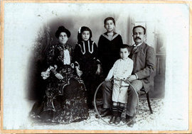 Jurji Zaidan im Kreise seiner Familie; Foto: Zaidanfoundation.org Foto: