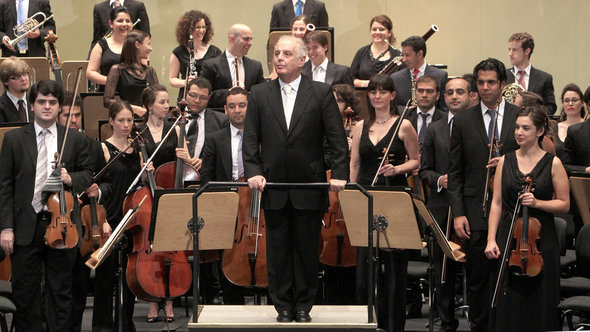 Daniel Barenboim und das West-Eastern-Divan Orchester; Foto: EPA/Juan Ferreras