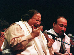 Nusrat Fateh Ali Khan during concert (photo: AP)