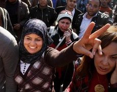 Women demonstrating against Mubarak on Tahrir Square in Cairo (photo: AP/dapd)