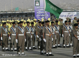 Saudische Truppen in Bahrain; Foto: dpa