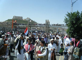 Stammesmitglieder auf dem Art Square in Sanaa; Foto: DW