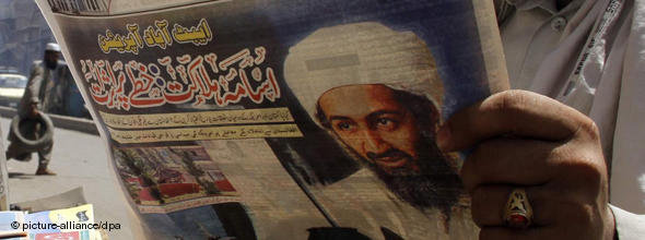 Titelseite einer pakistanischen Zeitung, die über den Tod Osama Bin Ladens berichtet; Foto: dpa