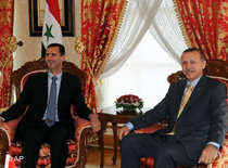 Syrian President Bashar Assad, left, meets with Turkish Prime Minister Recep Tayyip Erdogan in Istanbul, Turkey, Wednesday, 16 September 2009 (photo: AP)