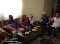 A Turkish family in Germany (photo: DW/Cizmecioglu)