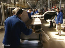 Carpet-weaving factory in Kayseri (photo: DW-TV)