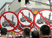 Anti-mosque demonstration in Cologne, Germany (photo: dpa)