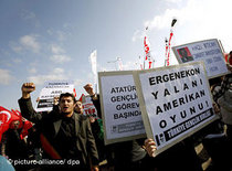 Protests against the Ergenekon trial in Silivri, west of Istanbul, Turkey, on 20 October 2008 (photo: dpa)