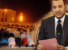 Morrocco's King Mohammed VI and praying Muslims (photo: dpa/DW)