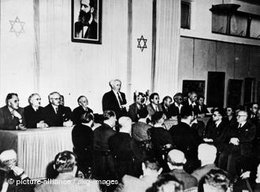 Ben Gurion hält die Unabhängigkeitserklärung am 14. Mai 1948; Foto: DW