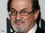 Salman Rushdie poses for a picture before the gala presentation of the Montblanc de la Culture Award in New York, 2 May 2007 (photo: AP)