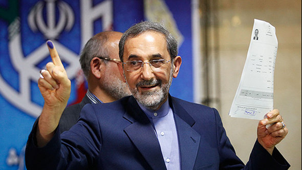 Der ehemalige iranische Außenminister und Präsidentschaftskandidat Ali Akbar Velayati bei der Registrierung zur Wahl; Foto: MEHR 