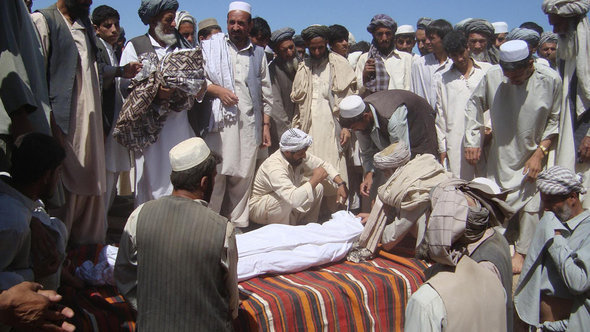 Members of the community attend a funeral after a NATO airstrike which destroyed two fuel tankers hijacked by the Taliban in northern Kunduz on September 4, 2009 (photo: Getty Images)