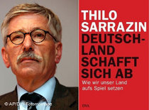 Thilo Sarrazin and the cover of his book (photo: AP/DW)
