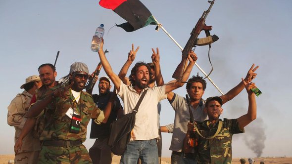 Rebellen nach der Eroberung Bani Walids; Foto: AP