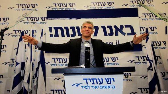 Yair Lapid nach seinem Wahlerfolg in Tel Aviv; Foto: AP