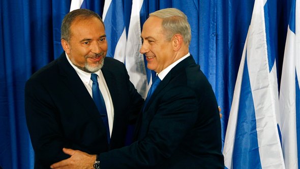 Avigdor Lieberman (l.) und Benjamin Netanjahu; Foto: Reuters
