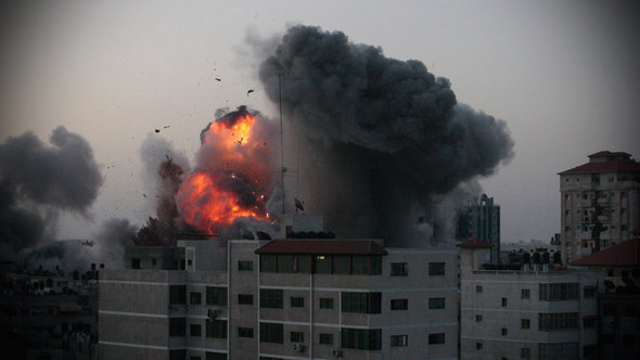 Explosion eines israelischen Geschosses in Gaza-Stadt, Foto: Reuters