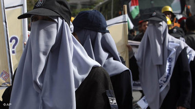 Three veiled policewomen on patrol (photo: AP)