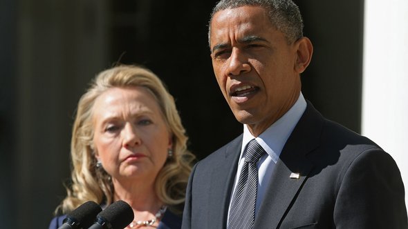 Hillary Clintonn und Barack Obama während einer Pressekonferenz amm Weißen Haus; Foto: Getty Images