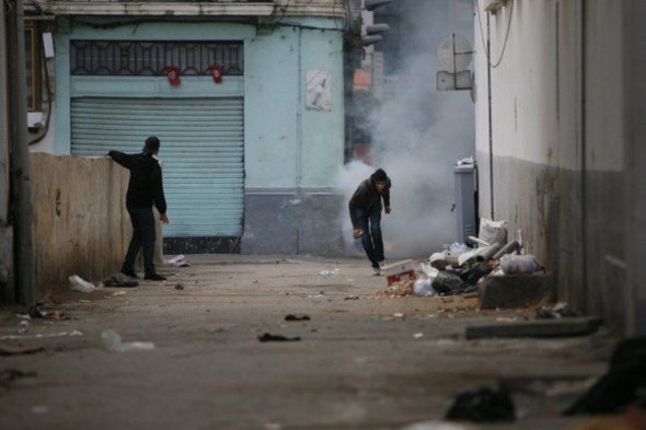 Youths in a suburb of Tunis (photo: dpa)