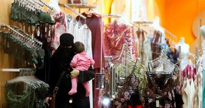 Saudi woman in a lingerie store (photo: AP)