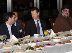 Irans Präsident Ahmadinedschad, Syriens Präsident Assad und Hisbollah-Führer Nasrallah; Foto: AP