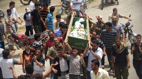 Beerdigung eines Regimegegners in Hula; Foto: Reuters