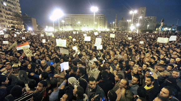 Proteste auf dem Tahrirplatz in Kairo nach Verkündung des Urteils im Mubarak-Prozess; Foto: dpa
