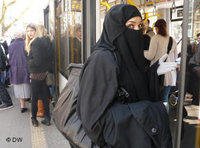 Chamselassil Ayari in a niqab (photo: DW)