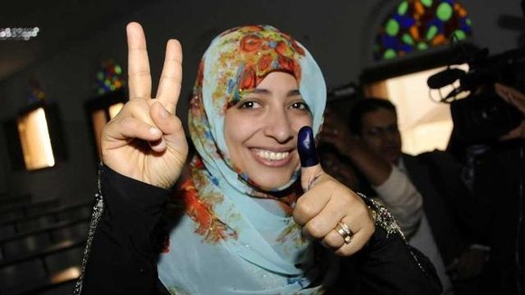 Jemenitische Aktivistin und Friedensnobelpreisträgerin Tawakul Karman nach Abgabe ihrer Wahlstimme; Foto: REUTERS/Stringer