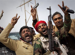 Libysche Rebellen in Tripolis; Foto: AP