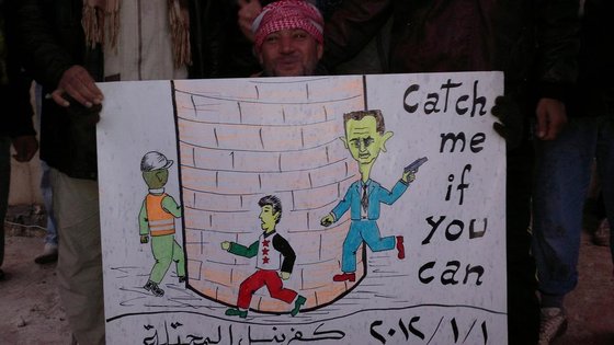 Plakat Assad spielt Katz und Maus mit 