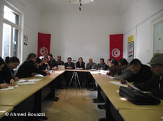 Opposition berät in der tunesischen Hauptstadt Tunis nach dem Sturz Ben Alis; Foto: DW
