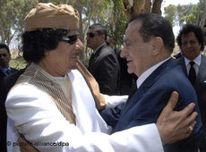 Treffen von Mubarak und Gaddafi in Tripoli 2010; Foto: dpa