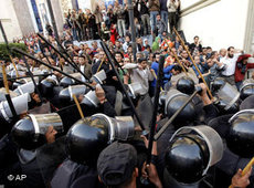 Anti-Aufstandseinheiten der Polizei in Kairo; Foto: AP
