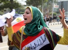 Gegen Notstandsgesetze und Unterdrückung der Meinungsfreiheit - Demonstrantin in Kairo; Foto: dpa