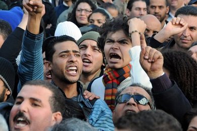 Tunesier demonstrieren gegen den Ben-Ali-Clan in der Haupstadt Tunis; Foto: AP