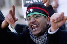 Ein junger Demonstrant bei einer Kundgebung gegen Gaddafi; Foto: AP/dapd