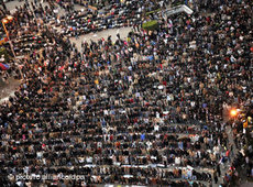 Gebet von Muslimen auf dem Tahrir-Platz in Kairo während der Aufstände; Foto: AP