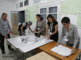 Wahllokal in Tunis; Foto: AP/dapd