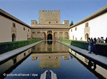 The Alhambra in Granada (photo: picture-alliance/dpa)