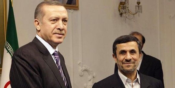 Der iranische Präsident Ahmadinedschad (r.) und der türkische Ministerpräsident Erdogan; Foto: dapd