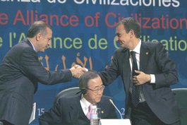 Zapatero und Erdogan auf dem Forum der Allianz der Zivilisationen in Istanbul; Foto: &amp;copy  Vereinte Nationen