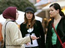 Türkische Frauen im Gespräch; Foto: dpa